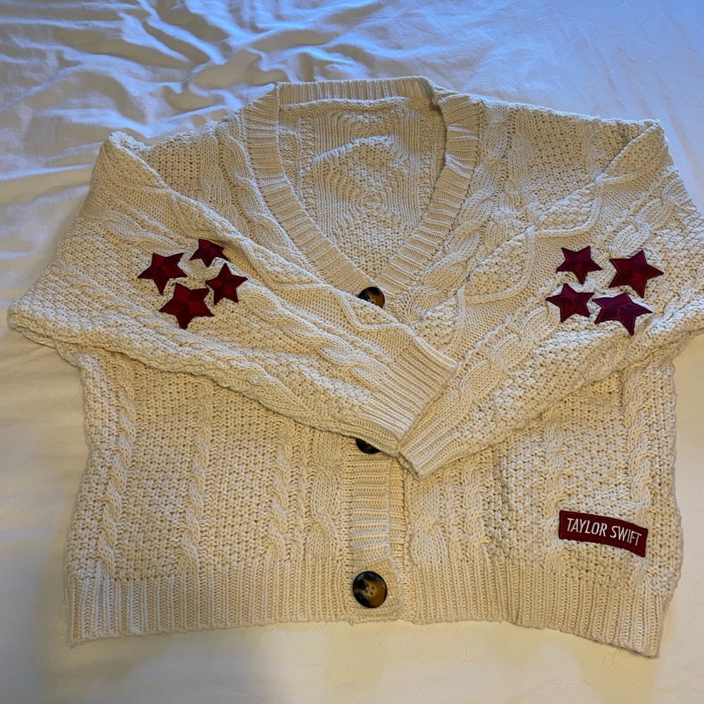 Taylor Swift Red TV Cream Cable Knit Cardigan XS/S Red Stars Sold Out Official